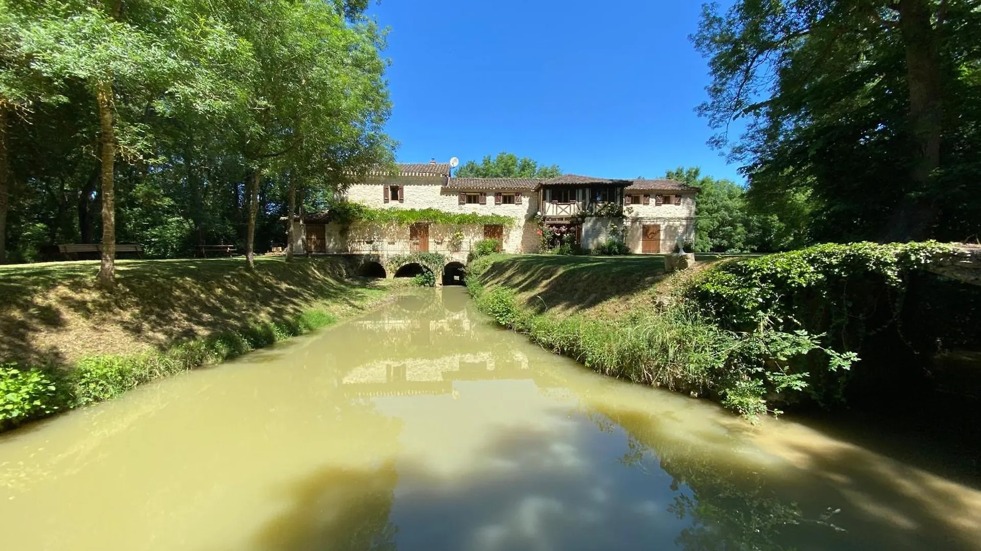 Country house Gite Le Moulin Samsara Homps