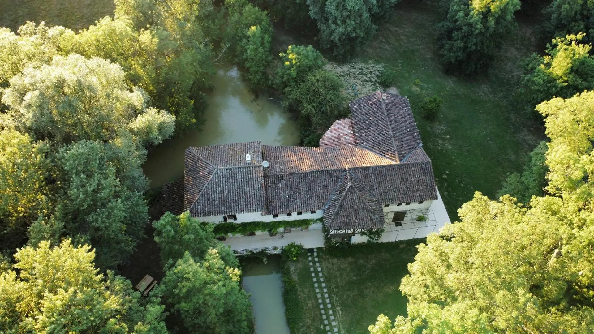 Gite Le Moulin Samsara Homps  Country house Homps (Gers)